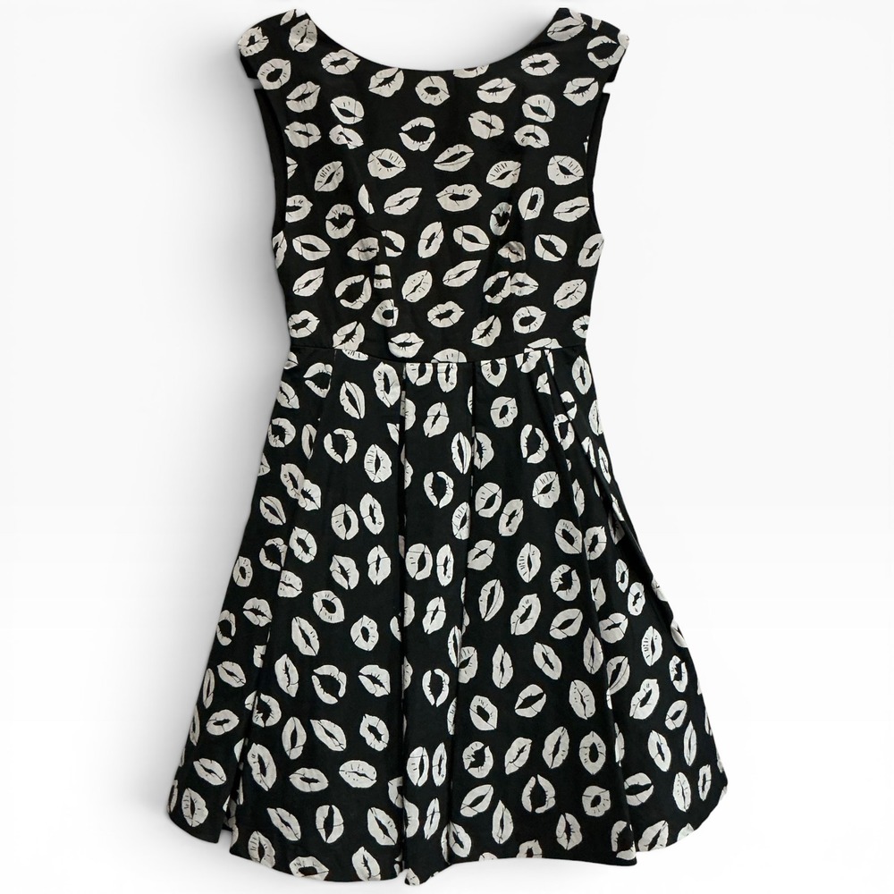 Alice + Olivia Lip Print Allegra Black White Fit & Flare Tulle Dress Open Back 2